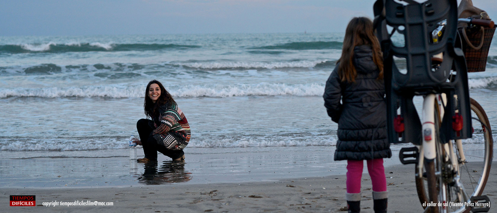 tiempos-dificiles-films-el-collar-de-sal-alba-celia-playa